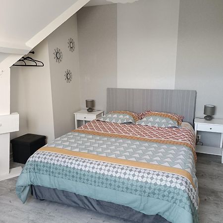 Grande Maison De Plain Pied Avec Jardin Arbore. Champignelles Ngoại thất bức ảnh
