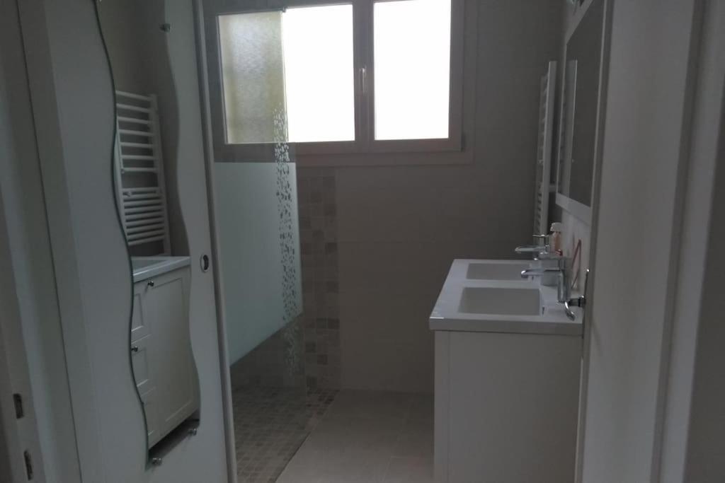 Grande Maison De Plain Pied Avec Jardin Arbore. Champignelles Ngoại thất bức ảnh